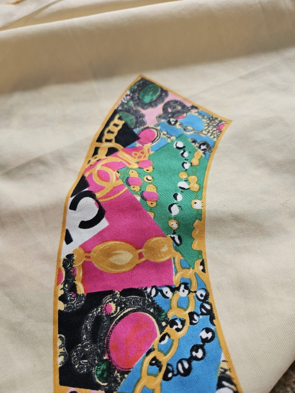 Vintage CHANEL 100% Silk Scarf/Wrap 50"x51" Made In France - Picture 8 of 11